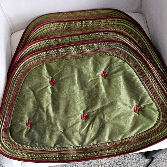 Four Vintage, Padded, Green & Mauve Placemats, With 5 Mauve Leaves. - Picture 1 of 6